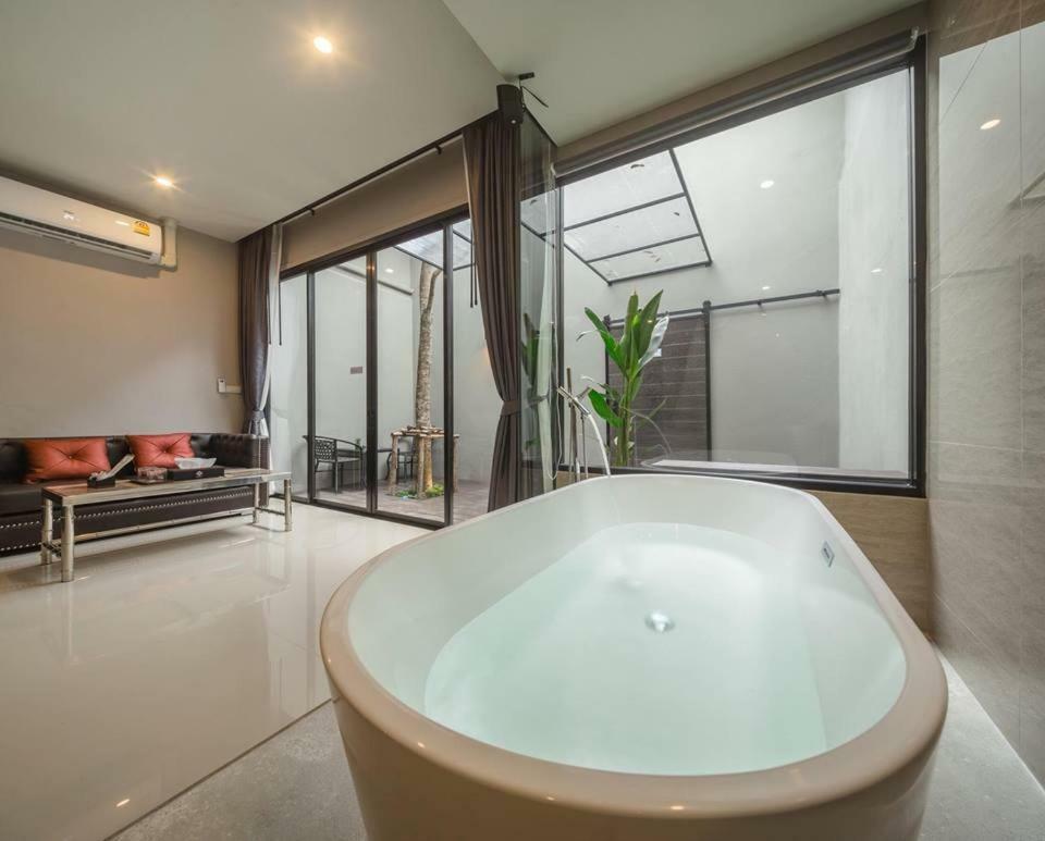 The Valen Resort Bangkok Buitenkant foto